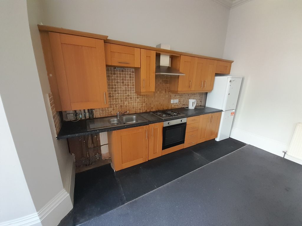 Property photo 2 of 6 Kitchen