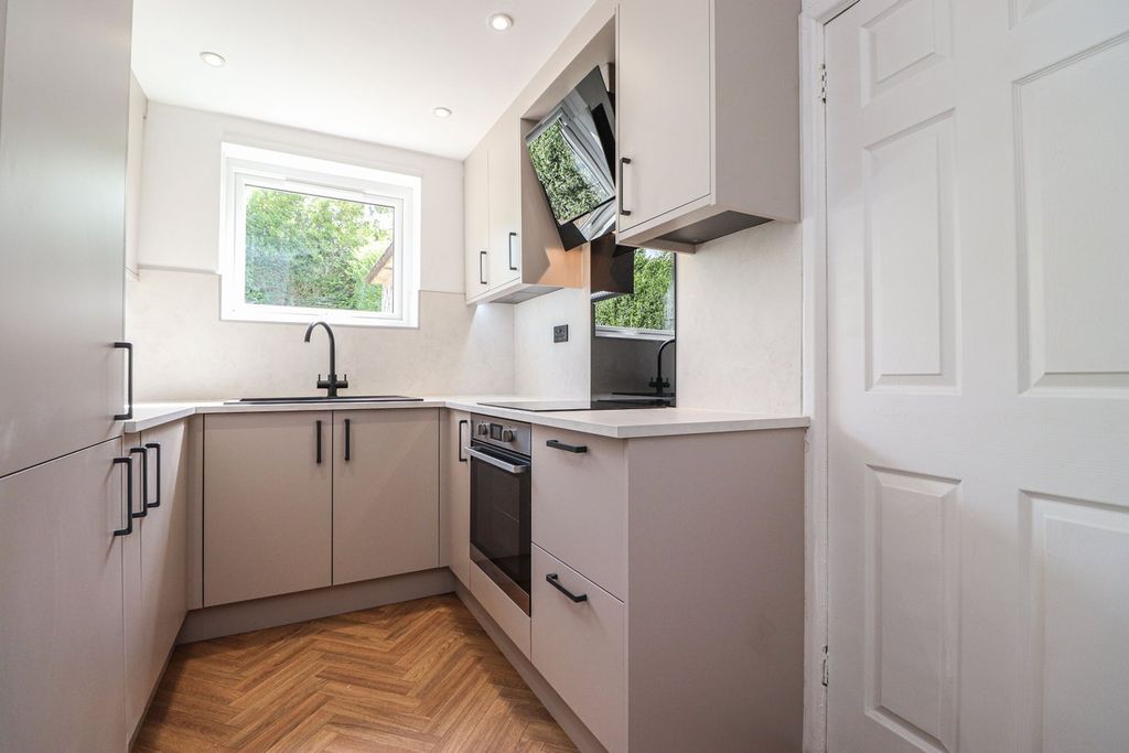 Property photo 3 of 16 Kitchen