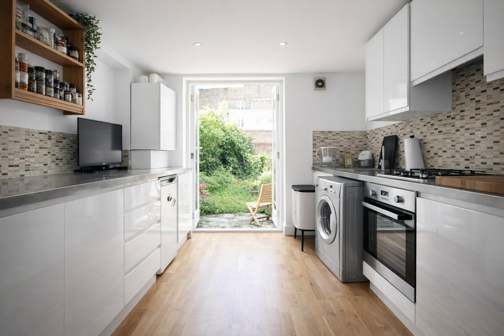 Property photo 2 of 6 Kitchen