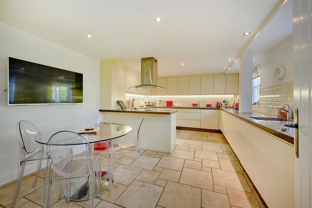 Property photo 2 of 41 Kitchen/Breakfast Room
