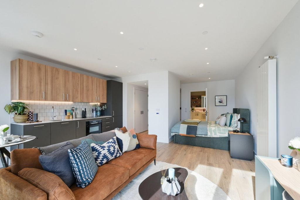 Property photo 1 of 27