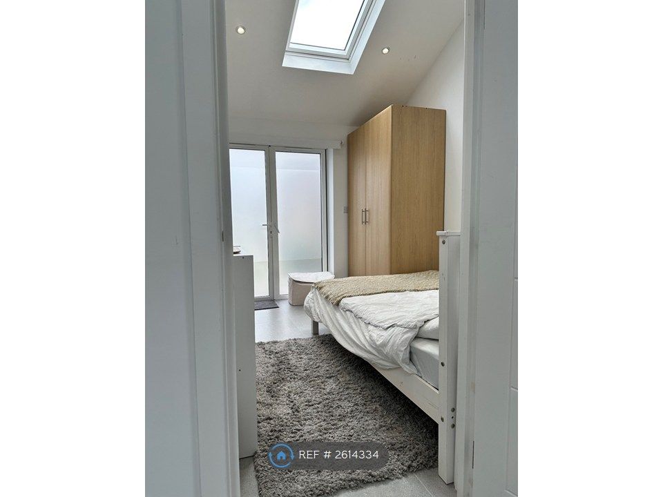 Property photo 3 of 10 Patio Doors Open Onto Garden, View Front Tv Room