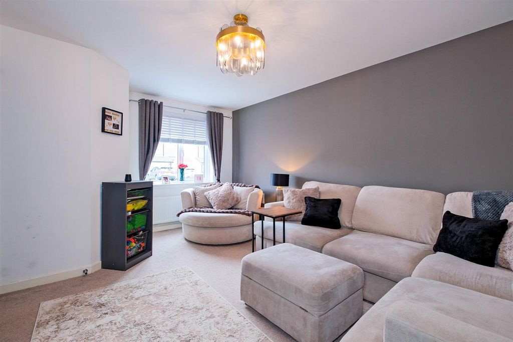 Property photo 3 of 23