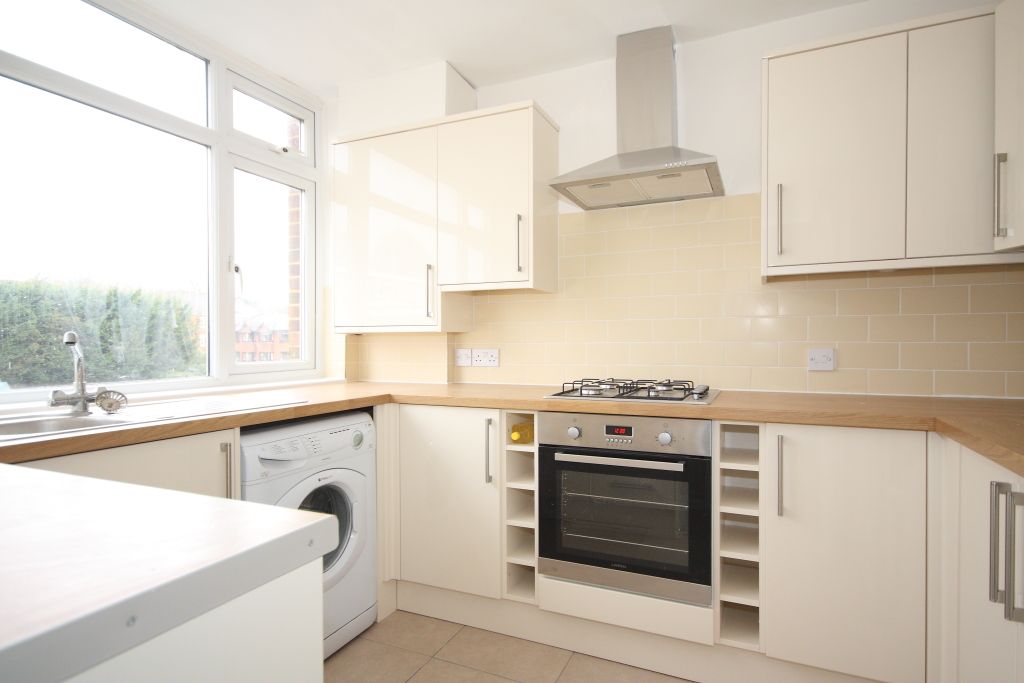 Property photo 3 of 6 Kitchen