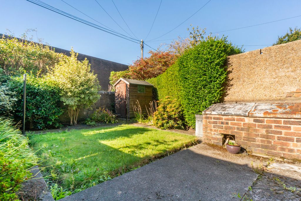 Property photo 2 of 8