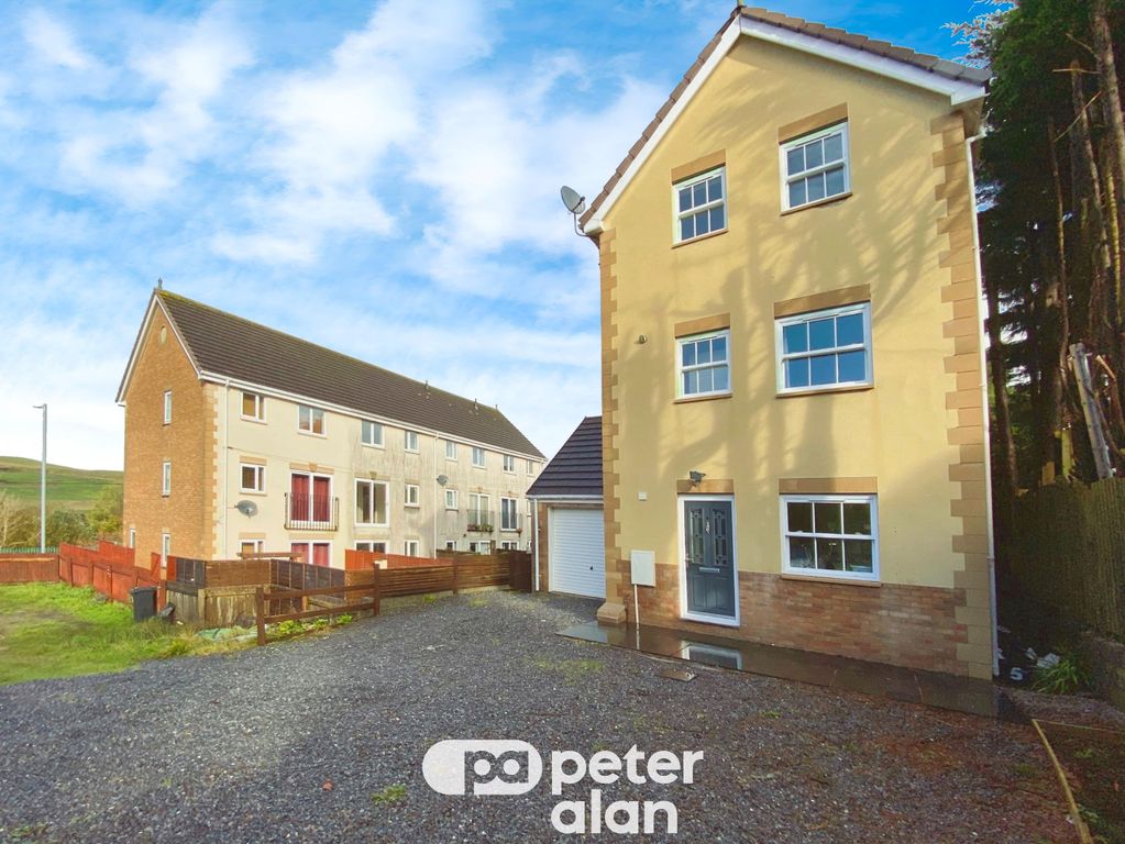 Property photo 1 of 18 Image