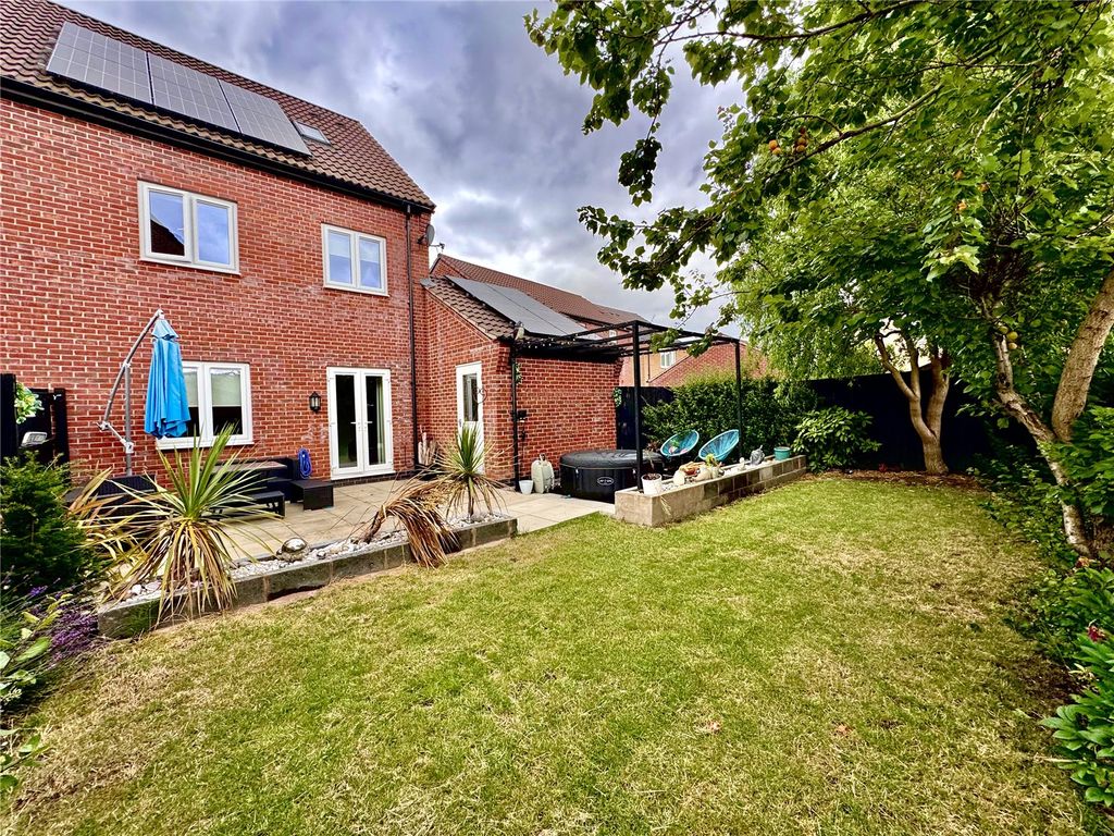 Property photo 2 of 31 Picture No. 12