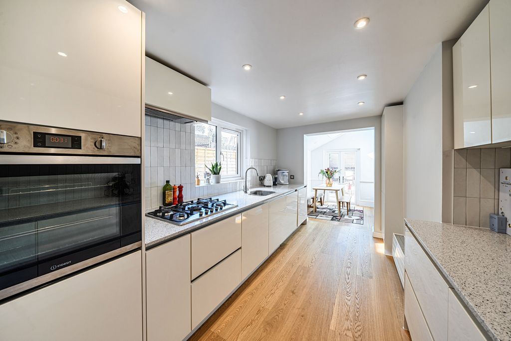 Property photo 1 of 18 1469957-11-6A1F04...