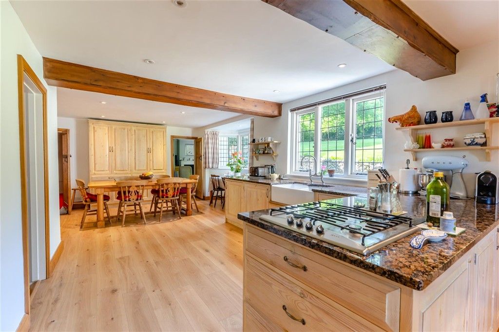 Property photo 3 of 30 Kitchen/Breakfast Room