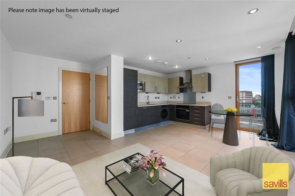 Property photo 1 of 10 Reception/Kitchen