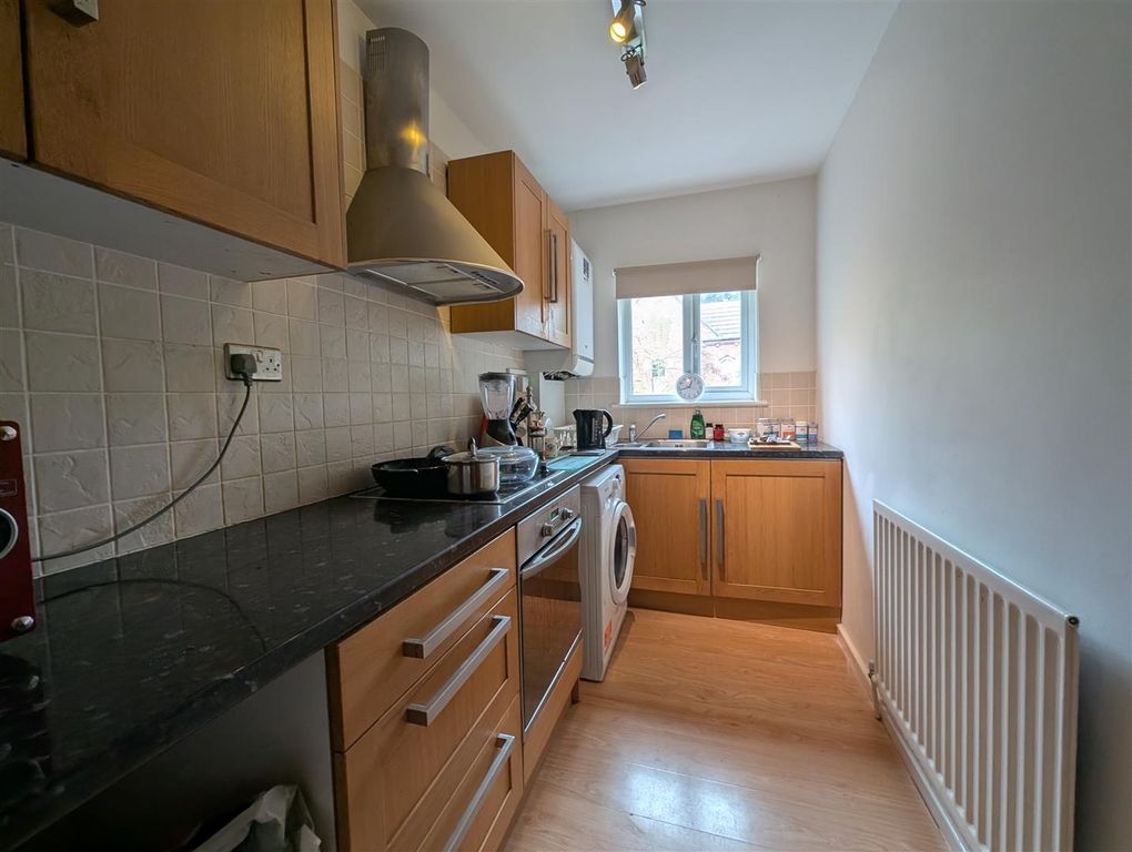Property photo 3 of 9 Kitchen