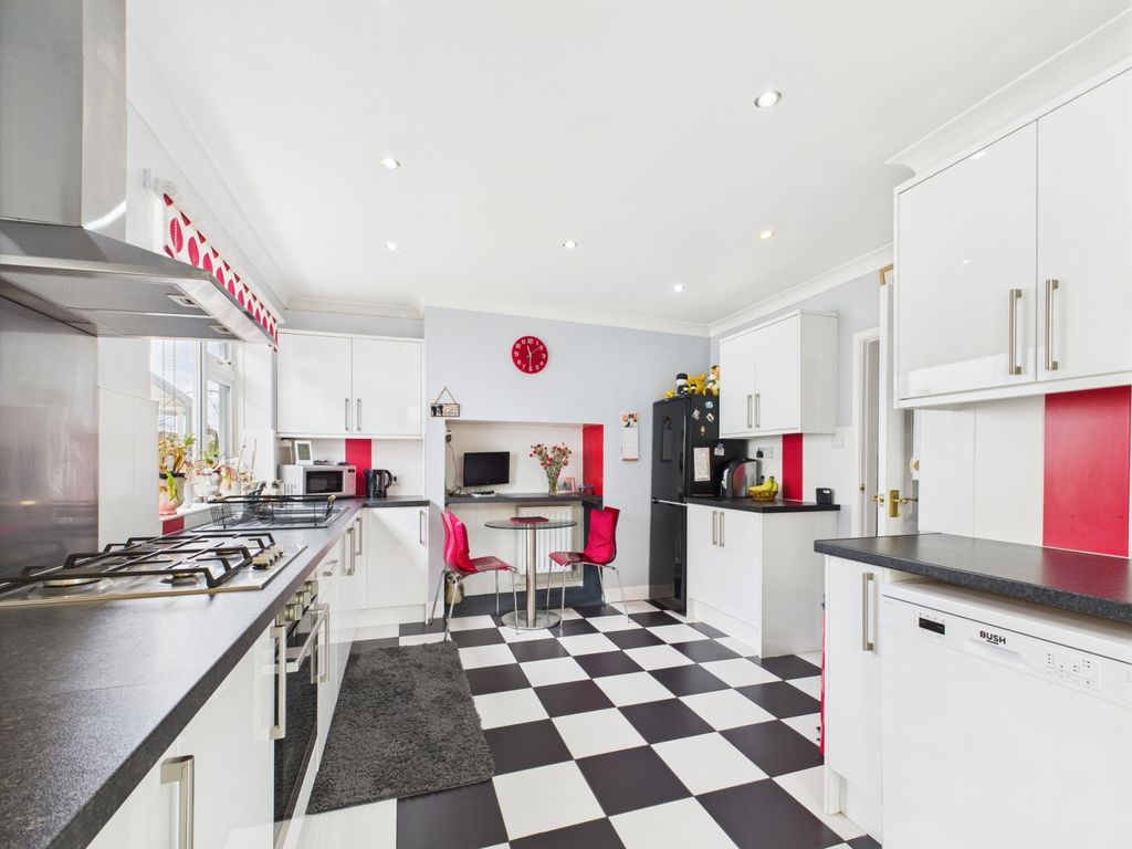 Property photo 2 of 27 Picture No. 08