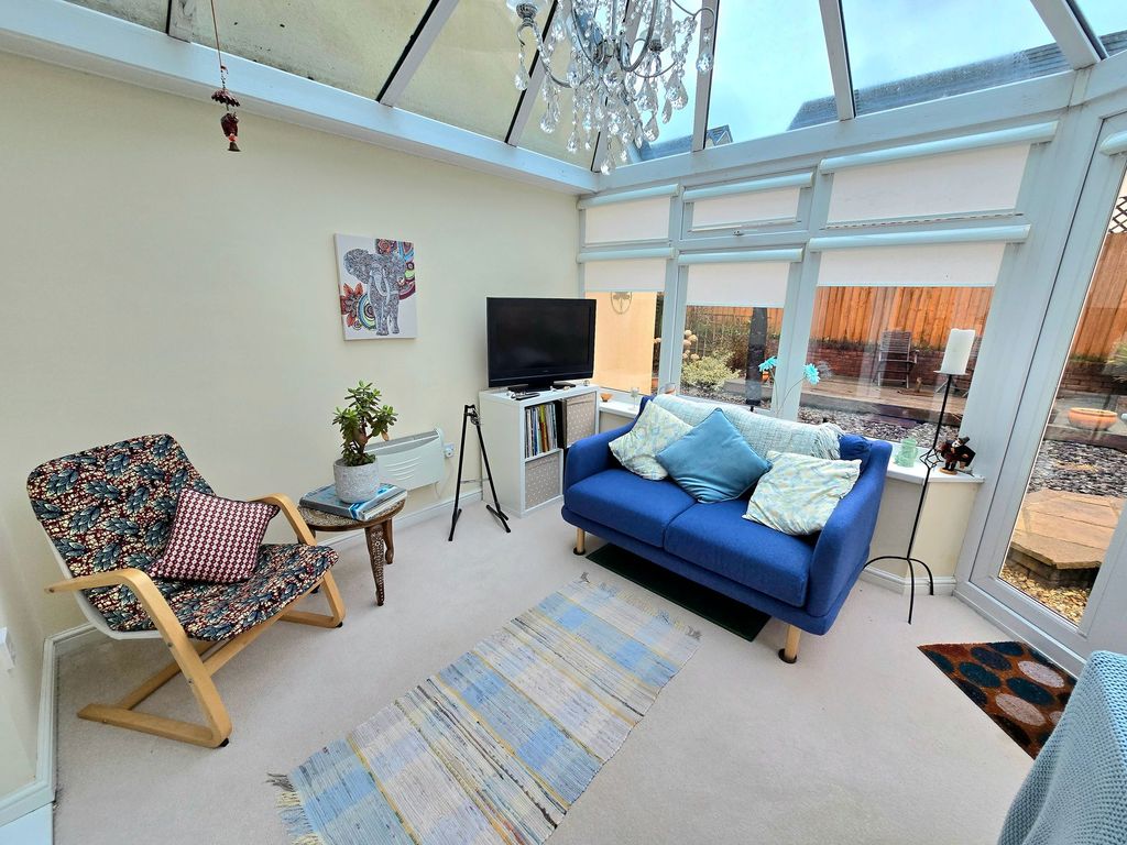 Property photo 3 of 23 Lounge