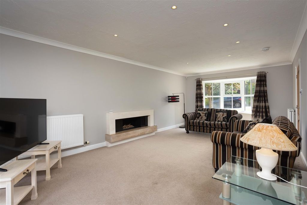 Property photo 3 of 23 00004.Jpg