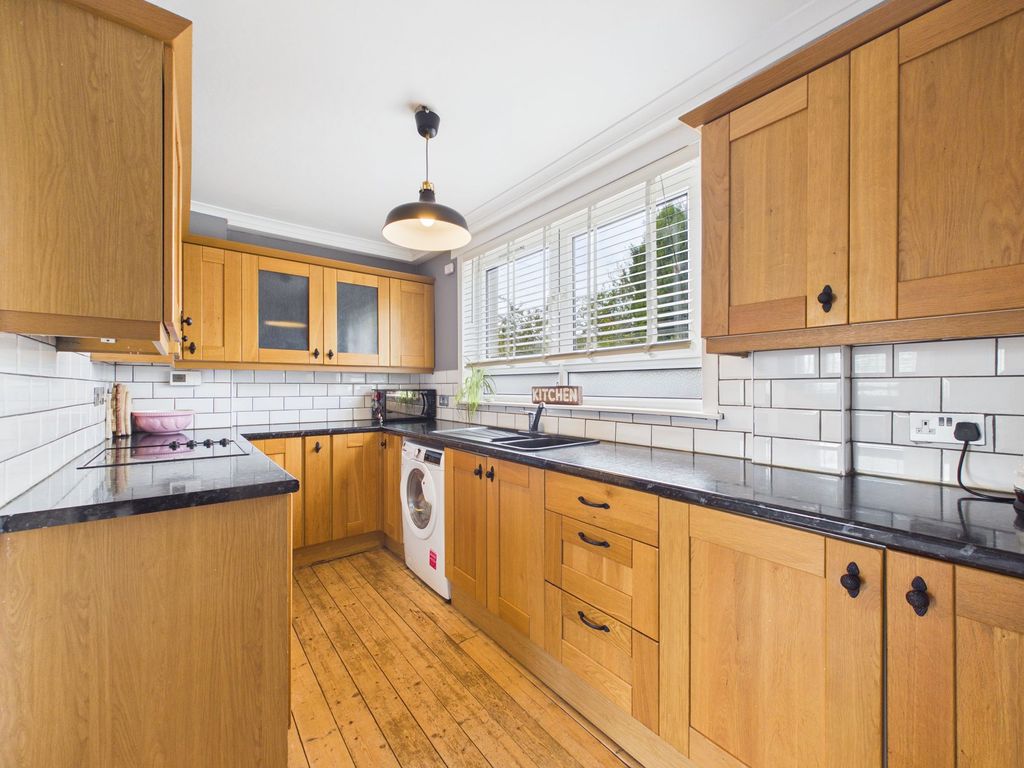 Property photo 3 of 18 Kitchen