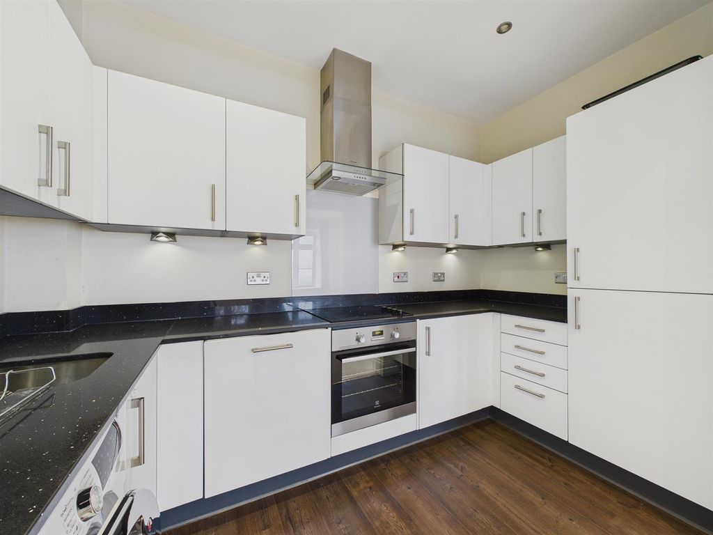 Property photo 3 of 19 Cam03972G0-Pr0173-Still006.Jpg