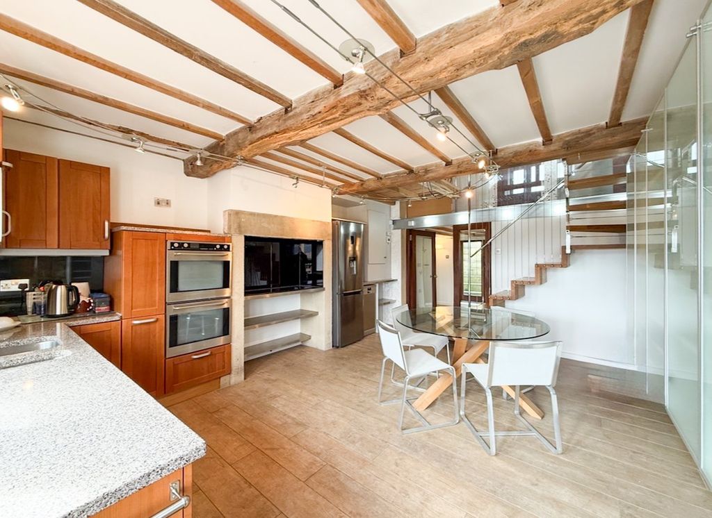 Property photo 3 of 27