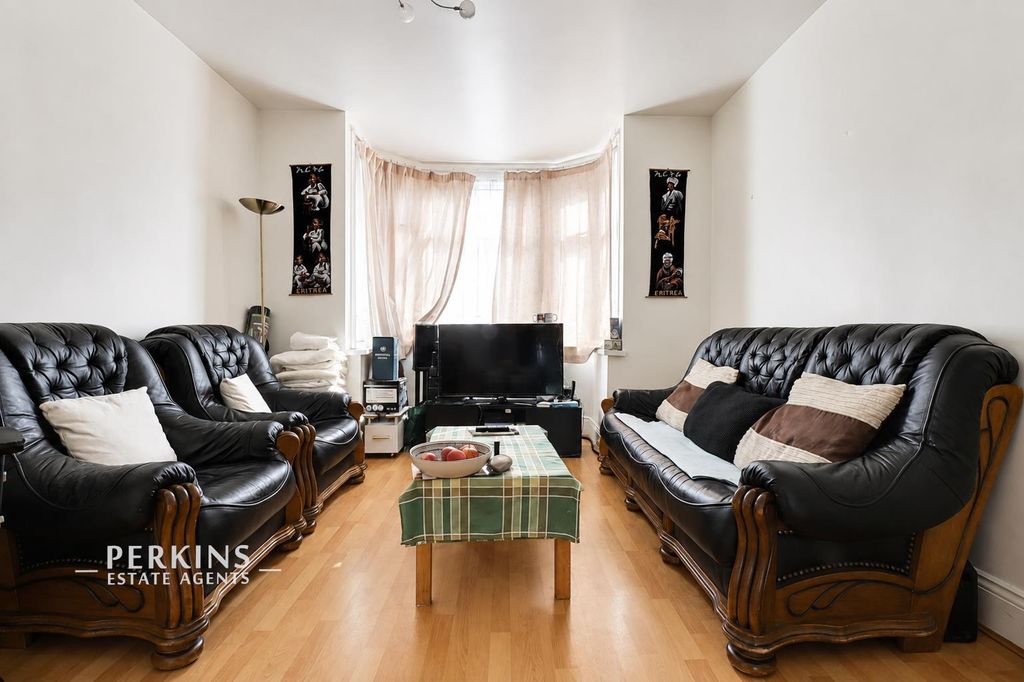 Property photo 2 of 9 Lounge2.Png