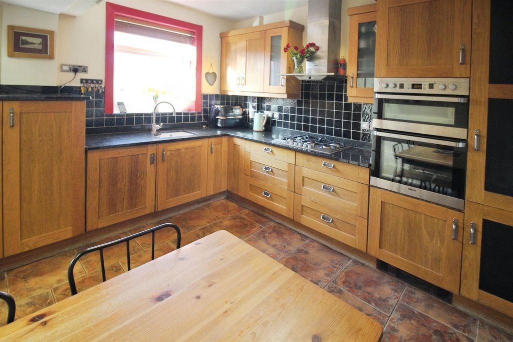 Property photo 3 of 16 Kitchen/Diner