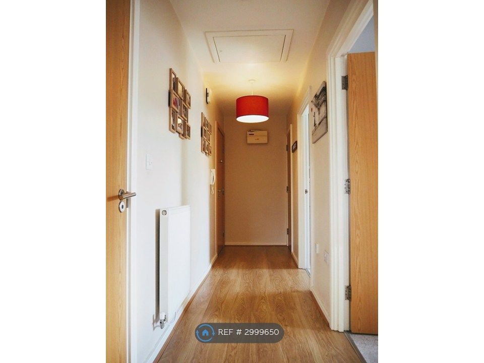 Property photo 3 of 8 Hallway