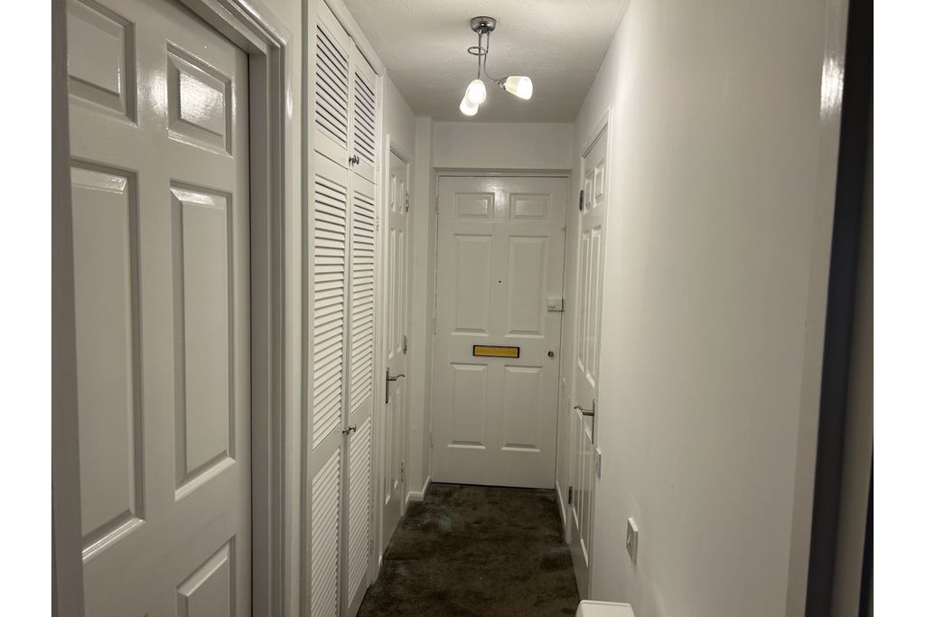 Property photo 3 of 22 Entrance Hall