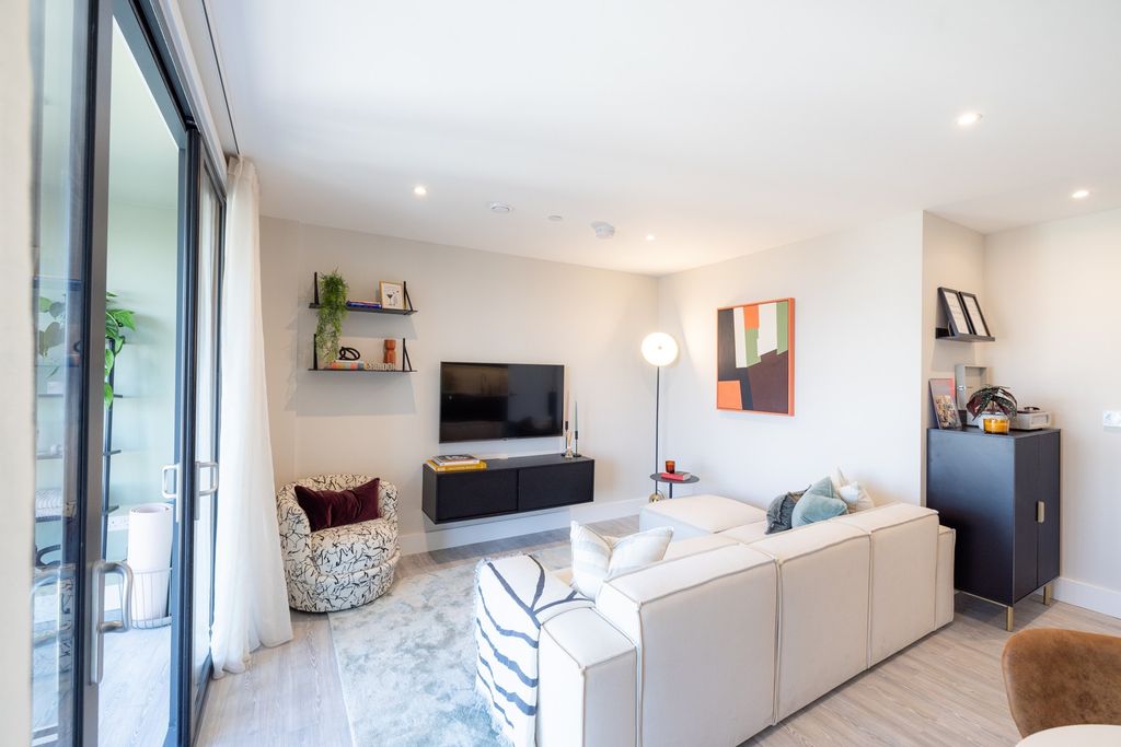 Property photo 2 of 10 Living Room