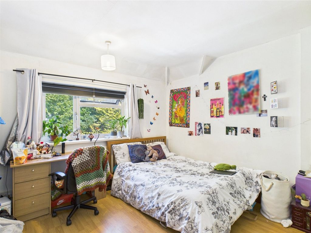 Property photo 1 of 19 Bedroom-House-To-Ren