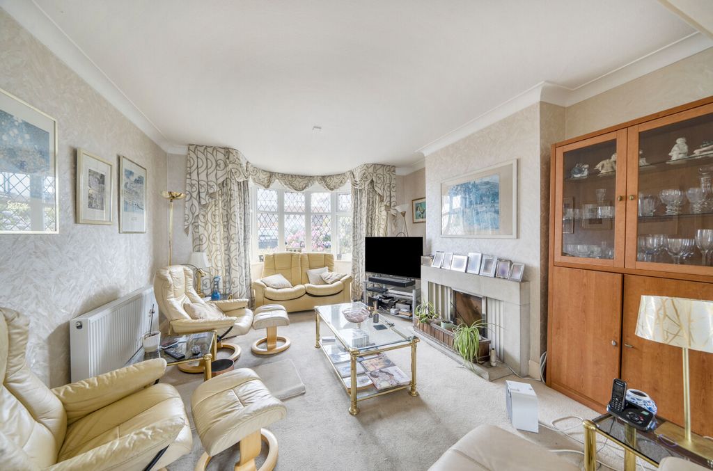 Property photo 3 of 21 1321695-11-686Bed...