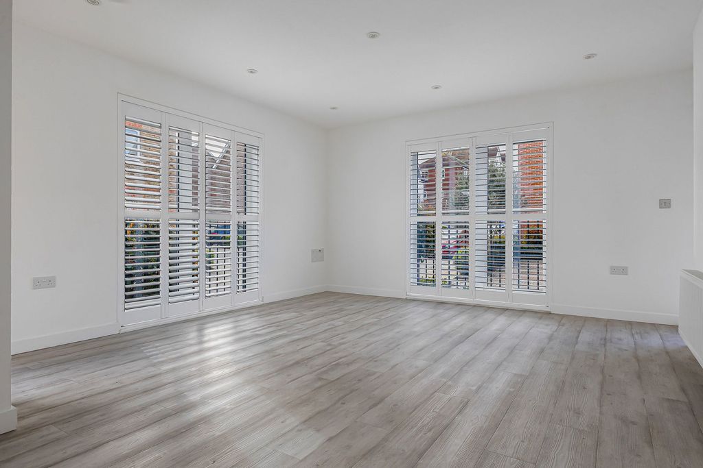 Property photo 3 of 33