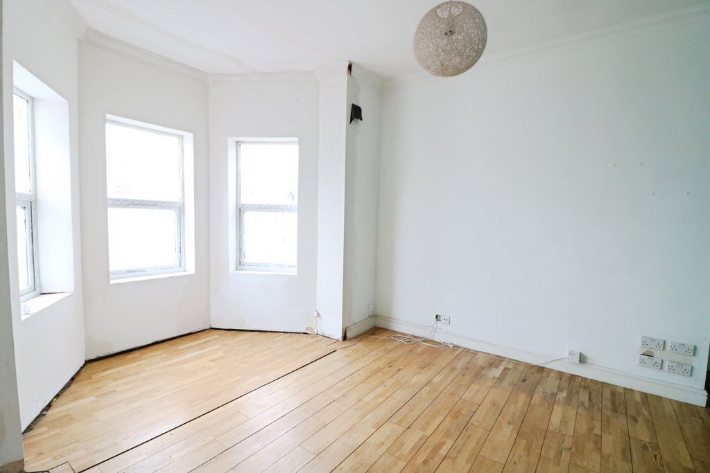 Property photo 2 of 15 Picture No. 04