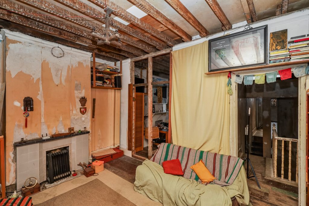 Property photo 2 of 23 27 Colne Road, Clapton, London, E5 0Hr
