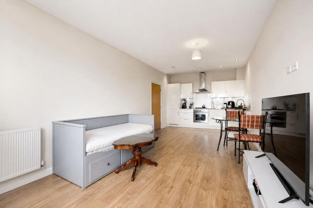 Property photo 3 of 11