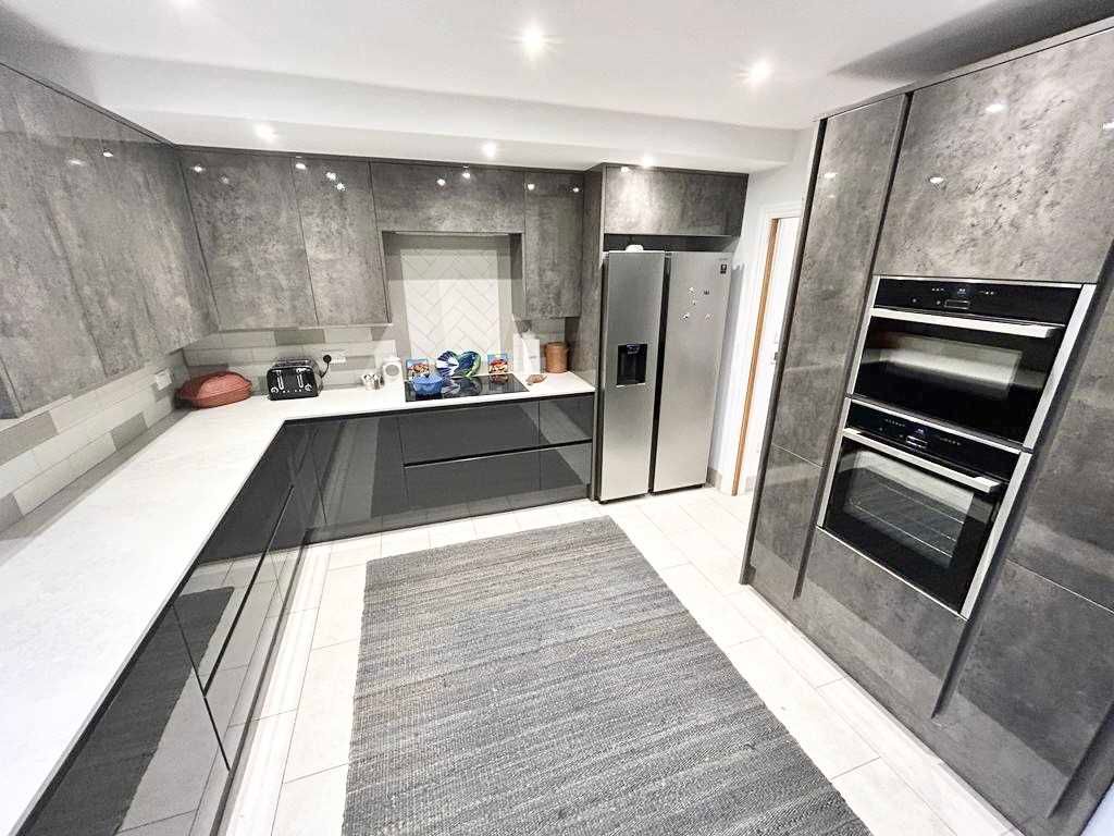 Property photo 2 of 31