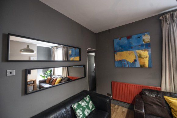 Property photo 3 of 12 Lounge 2