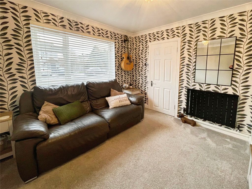 Property photo 2 of 18 Picture No. 12