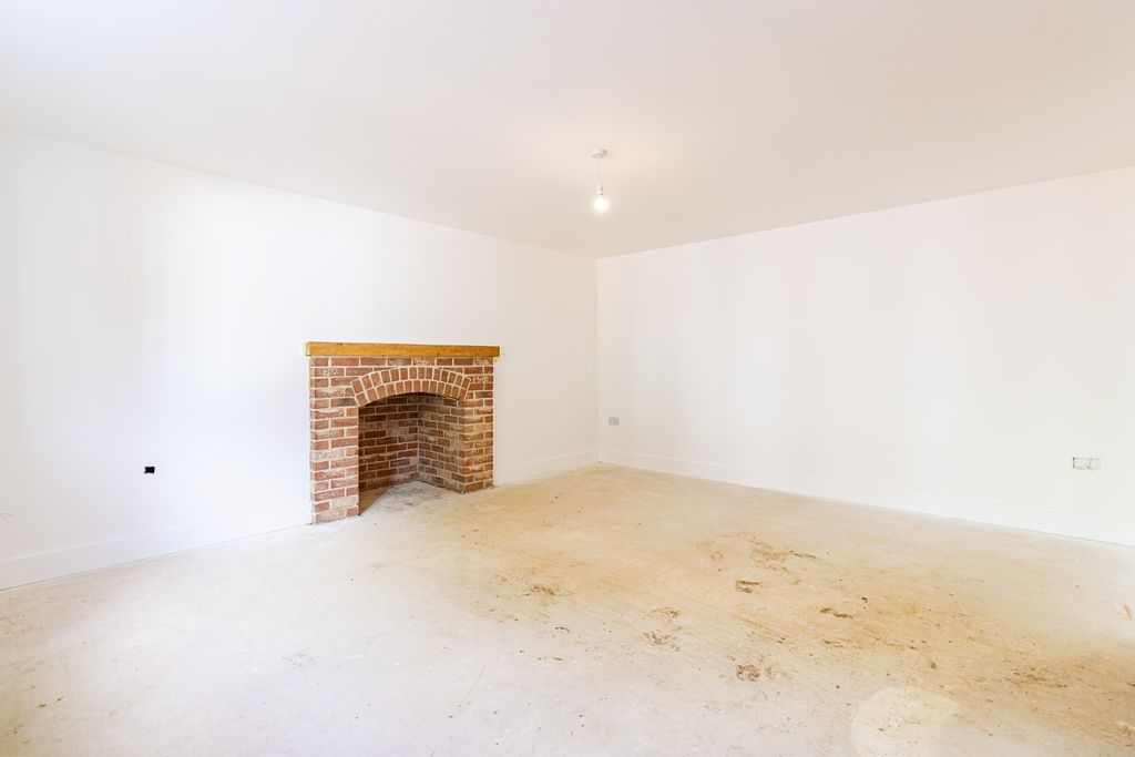 Property photo 3 of 13 5547754