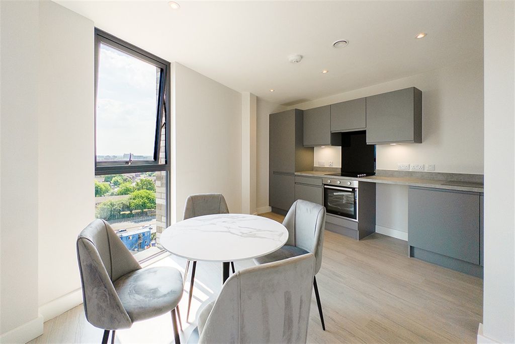 Property photo 2 of 14 (Main)