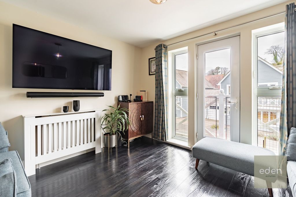 Property photo 3 of 25