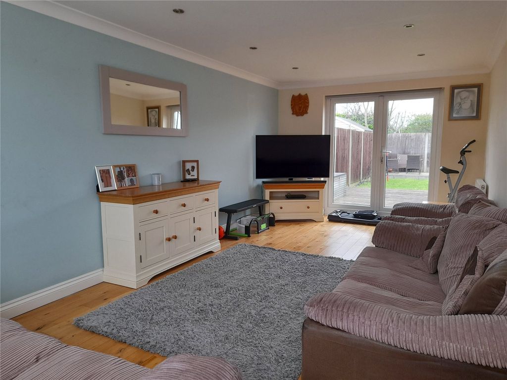 Property photo 2 of 10 Lounge