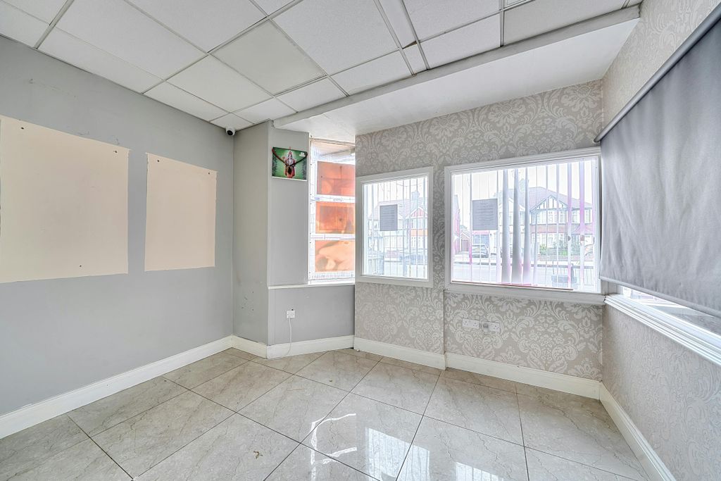 Property photo 3 of 7 1456792-1-6A032F7dc32B5.Jpg