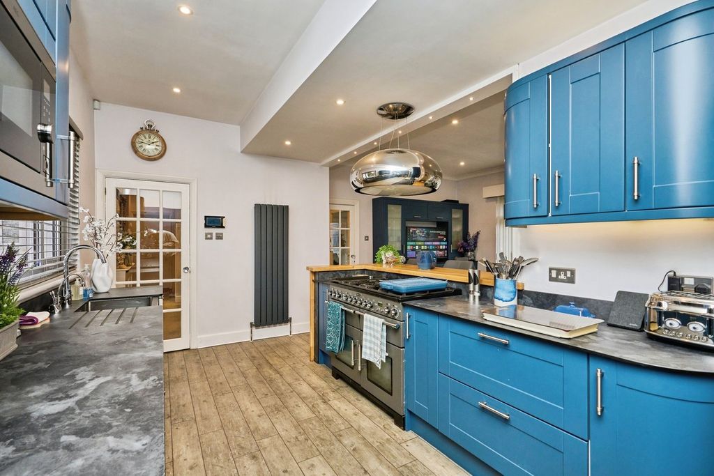 Property photo 3 of 24