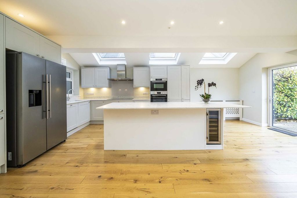 Property photo 3 of 9