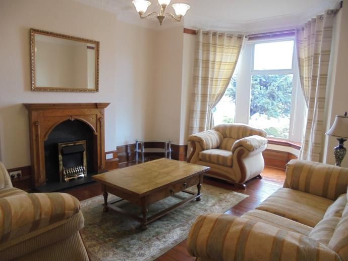 Property photo 3 of 14 Lounge
