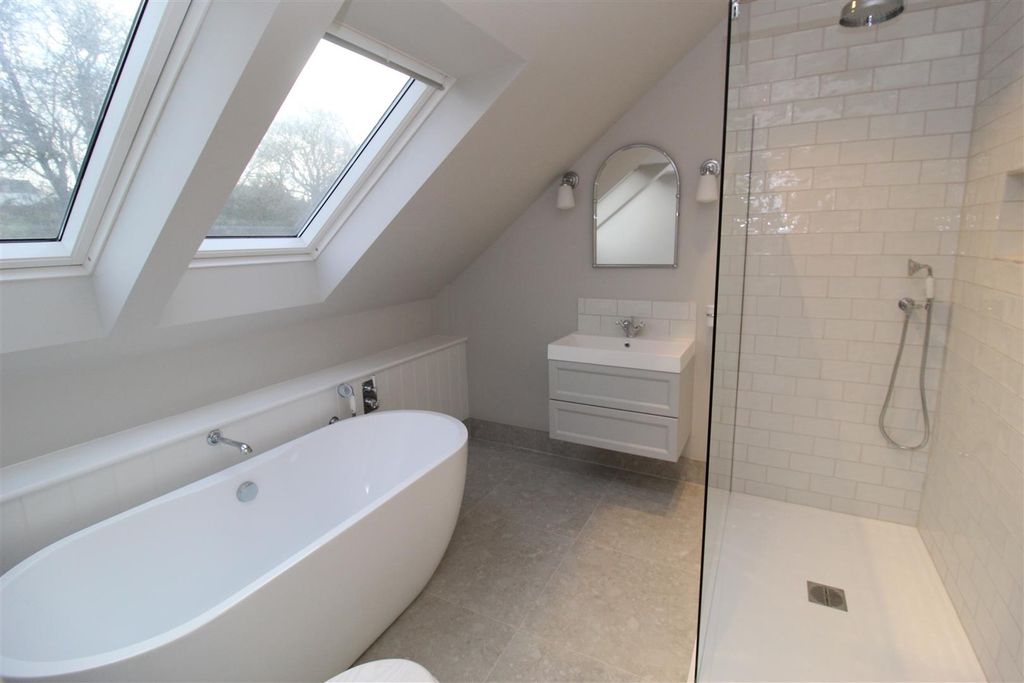 Property photo 3 of 16 Bedroom One Ensuite