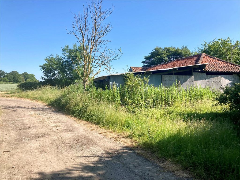 Property photo 2 of 11 Side