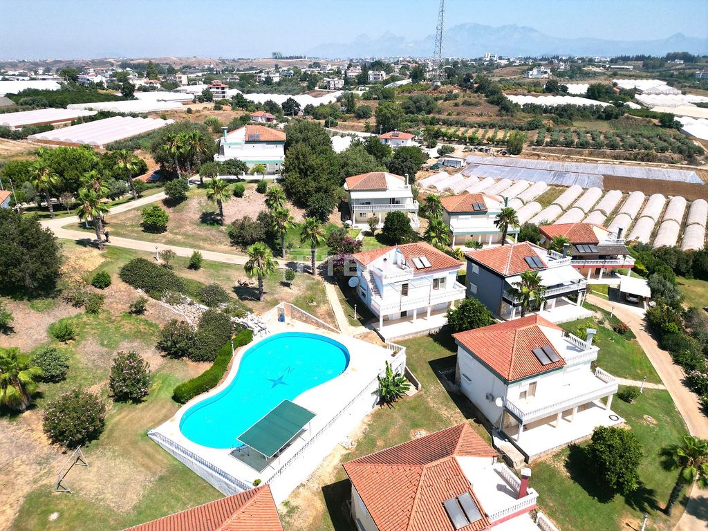 Property photo 1 of 50