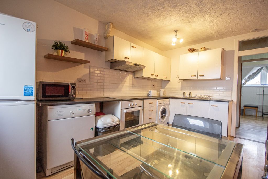 Property photo 3 of 10 3