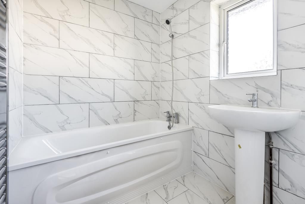 Property photo 2 of 9 Bathroom