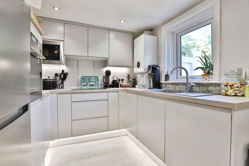 Property photo 2 of 10 Picture No. 05