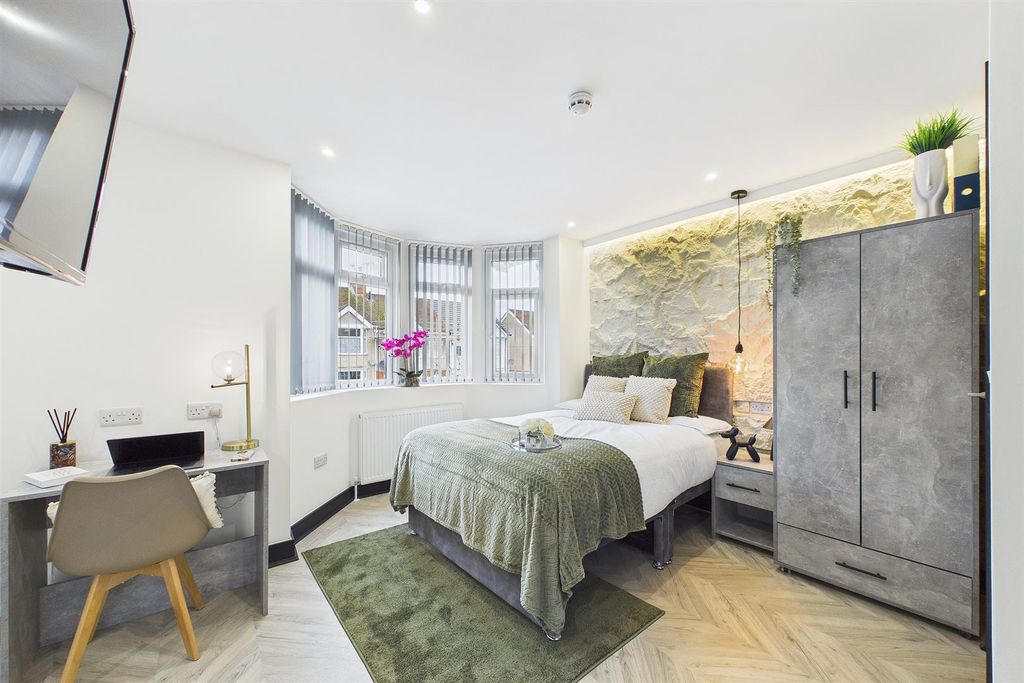 Property photo 1 of 10 Studio Room 4